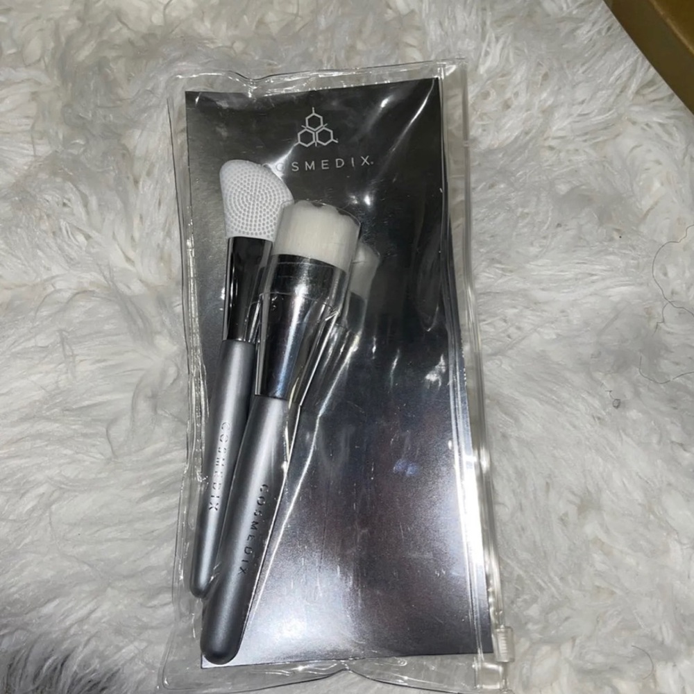 Cosmedix skincare brush set